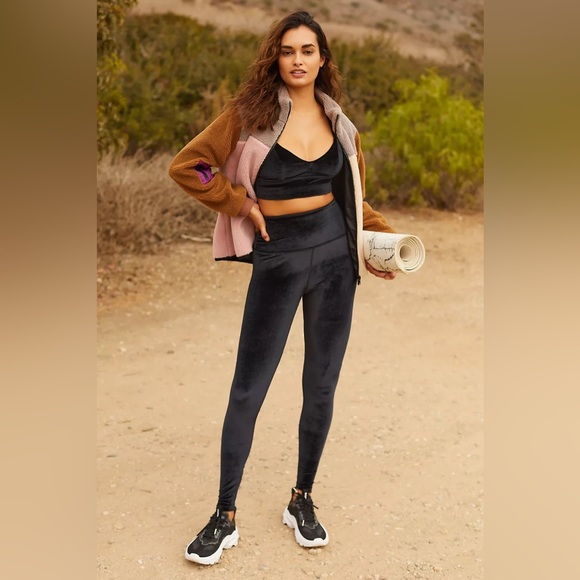 Beyond Yoga High-Waisted Midi Legging Size Small - Picture 2 of 4